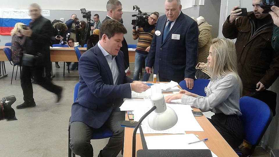Пианист Денис Мацуев проголосовал в Перми Фото: Елена ТРЕТЬЯКОВА