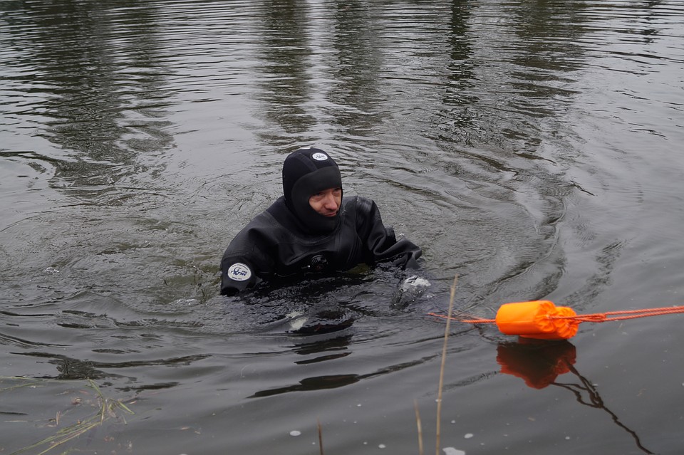 Ребята спасали "утопающих" водолазов Фото: Анастасия ЖУКОВА