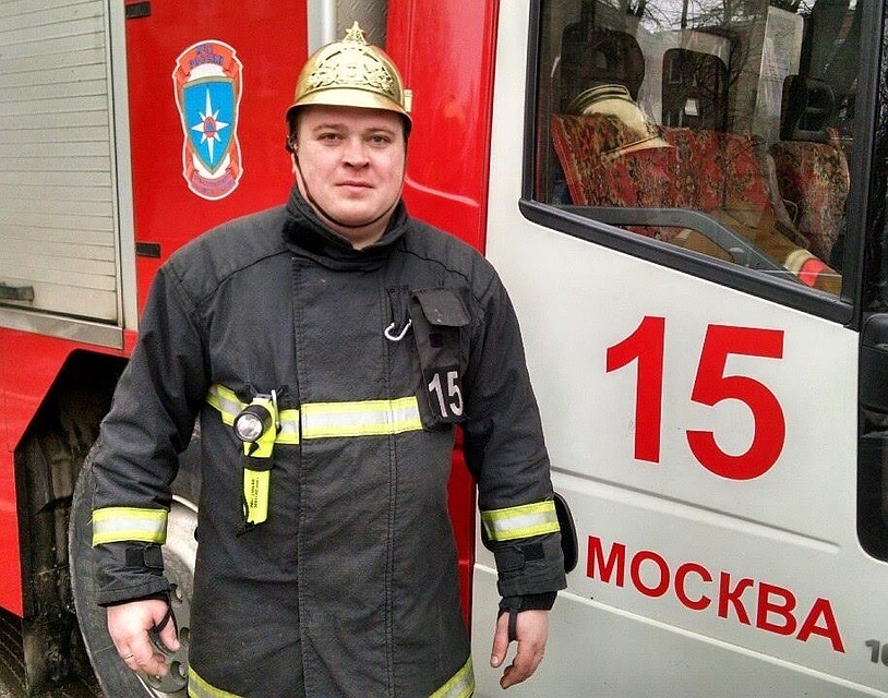 Александр Кравченко вывел своего коллегу Юдина на улицу, когда тот почувствовал недомогание. Через некоторое время Александр и сам оказался на больничной койке.