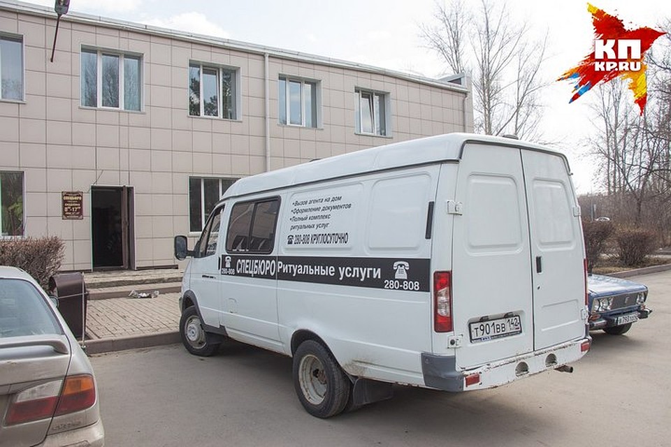 В Кемерове родственникам выдали 27 тел погибших во время пожара в "Зимней вишне" Фото: Кирилл ЧАЩИН