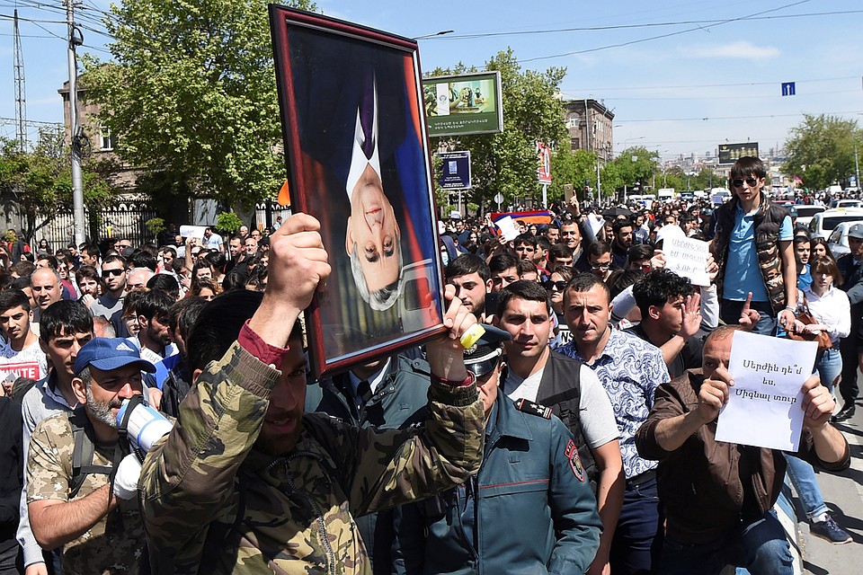 Мы не майдан, не надо нас сравнивать, - оскорблялись армянские оппозиционеры. Фото: REUTERS