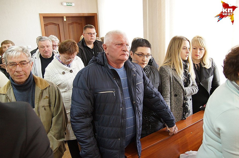 Во время оглашения приговора семья Стефановича держалась за руки Фото: Павел МИЦКЕВИЧ