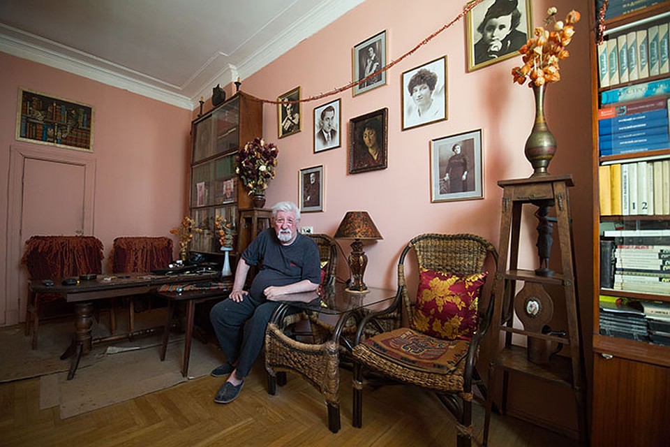 Юрий Хащеватский считает, что "сталинка" - это лучшее жилье. Фото: Павел МАРТИНЧИК