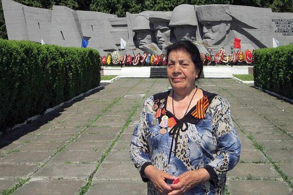 В пожилом возрасте Хадизат исполнила заветную мечту – очередную годовщину Победы встретила в родном райцентре Эльхотово в Северной Осетии.