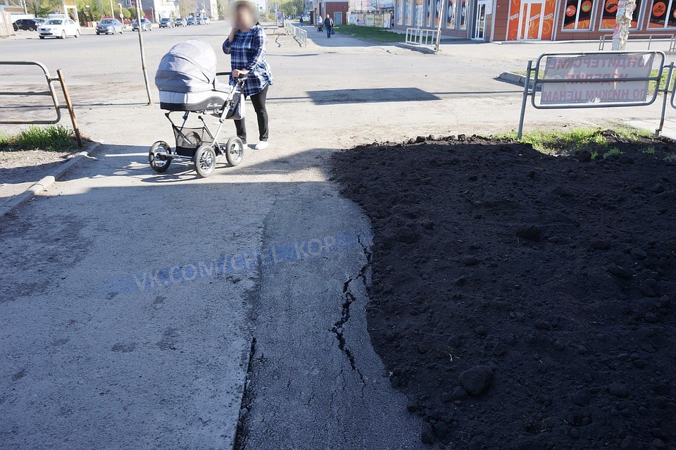 Асфальт недолго продержался.
