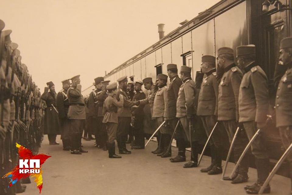 Николай II с сыном в Могилеве в 1915 году. Фото: проект "Трагедия семьи... Трагедия Родины...", Свердловский областной краеведческий музей имени О.Е. Клера