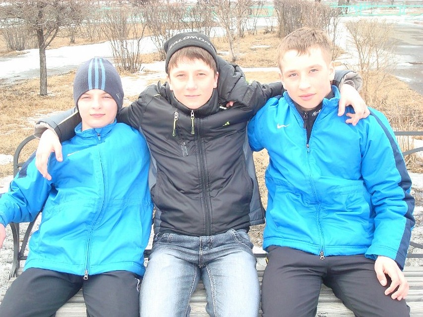 Головин вместе с товарищами по команде на игре в Черногорске. 2011 год. Фото: из личного архива Александра Головина.