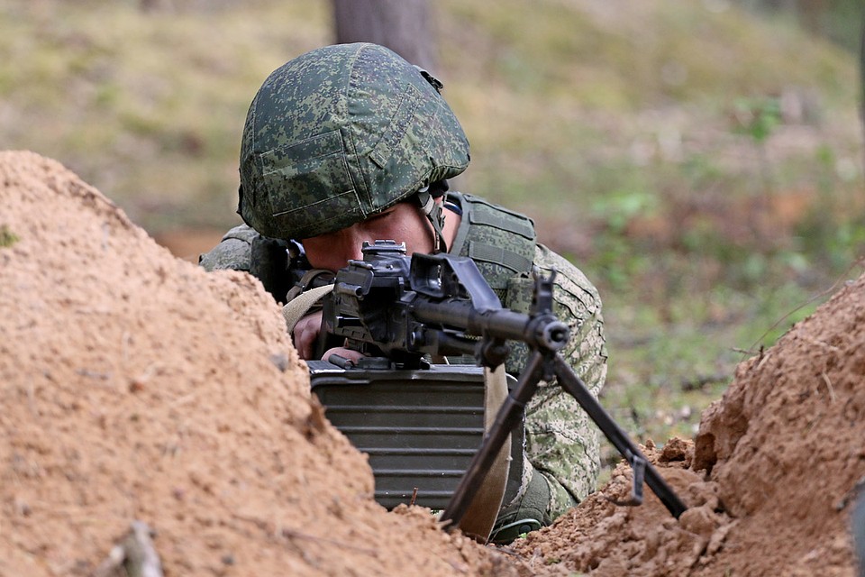 Путь до аэродрома был не таким простым. Фото: Михаил ГЛУЩЕНКО