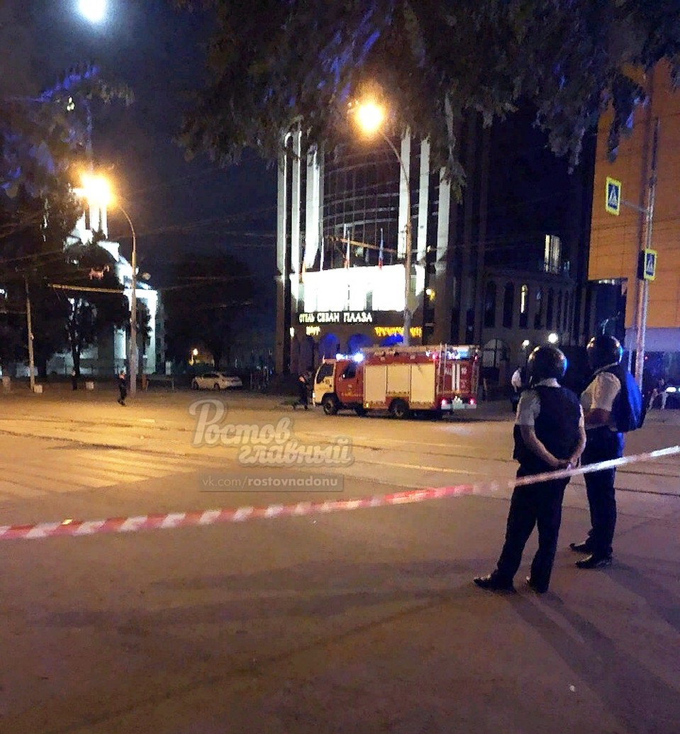 Горожане стали публиковать фото с места ЧП в социальных сетях. Фото: Группа Вконтакте "Ростов-Главный"