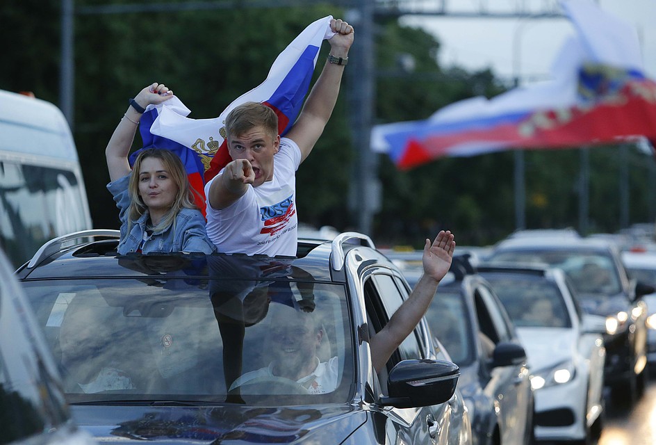 Страна сегодня не уснет Фото: REUTERS