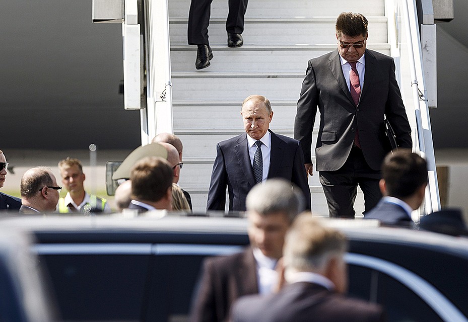 Владимир Путин прилетел в Хельсинки в 13:00, когда разговор по графику уже должен был начаться Фото: REUTERS