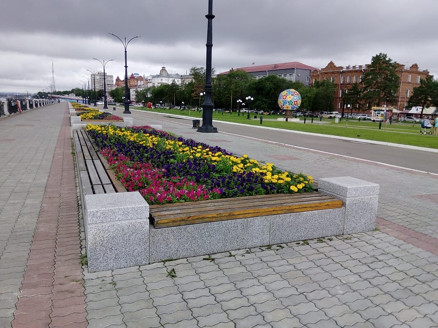 Клумбы в Благовещенске. Фото: Людмила СУДЕЙКИНА