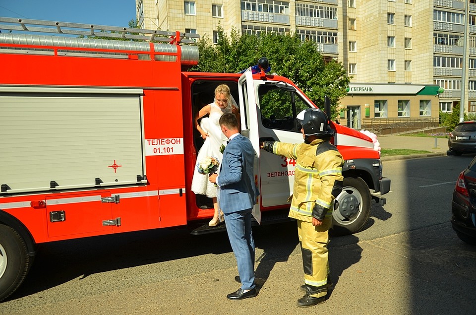 К загсу - на пожарной машине Фото: МЧС Татарстана