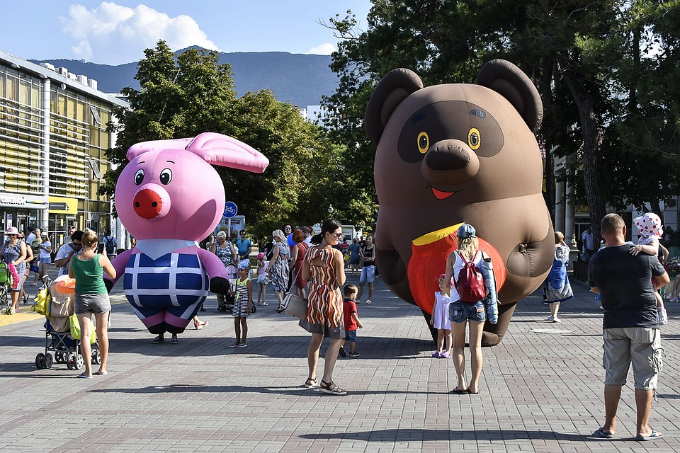 Сказочные герои на улицах города Фото: Кирилл ВЕРШИНИН