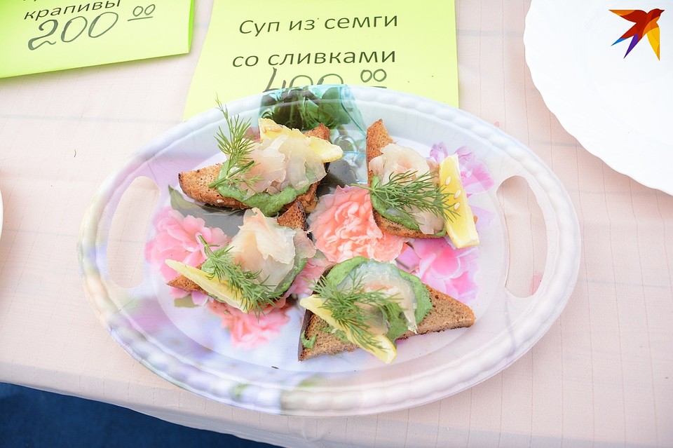 Самое популярное блюдо финской кухни - бутерброды с солёным сигом и соусом из крапивы Фото: Алиса КОЗЛОВА