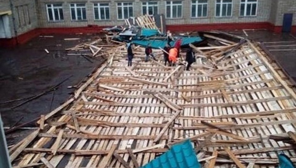 Школа, детский сад и сотни жилых частных домов в Советской Гавани остались без света из-за тайфуна Фото: Социальные сети