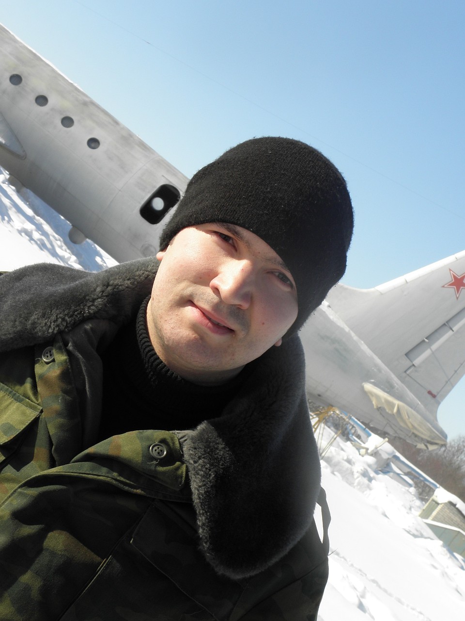 Григорий признавался друзьям, что на месте службы занимается техническим обеспечением самолетов Фото: из личного архива