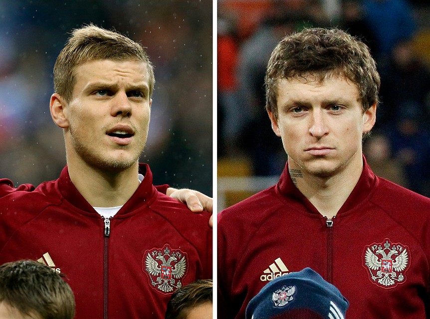 Александр Кокорин и Павел Мамаев в футболках сборной России. Фото: REUTERS