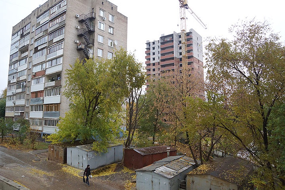 На строительной площадке по адресу: Самара, ул. Аэродромная, 102, развернулась драма - дольщиков не пускают в их квартиры Фото: Светлана МАКОВЕЕВА