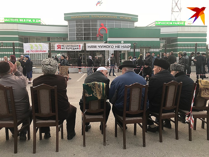Вы не увидите «кавказский Майдан» на российском ТВ. Для телевизора это лютый «харам» Фото: Владимир ВОРСОБИН