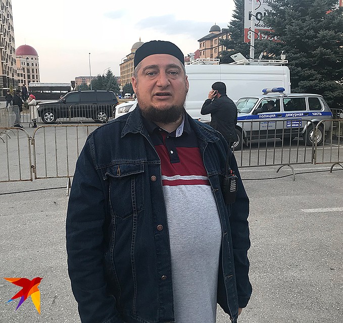 Один из организаторов митинга Магомед Муцолгов Фото: Владимир ВОРСОБИН