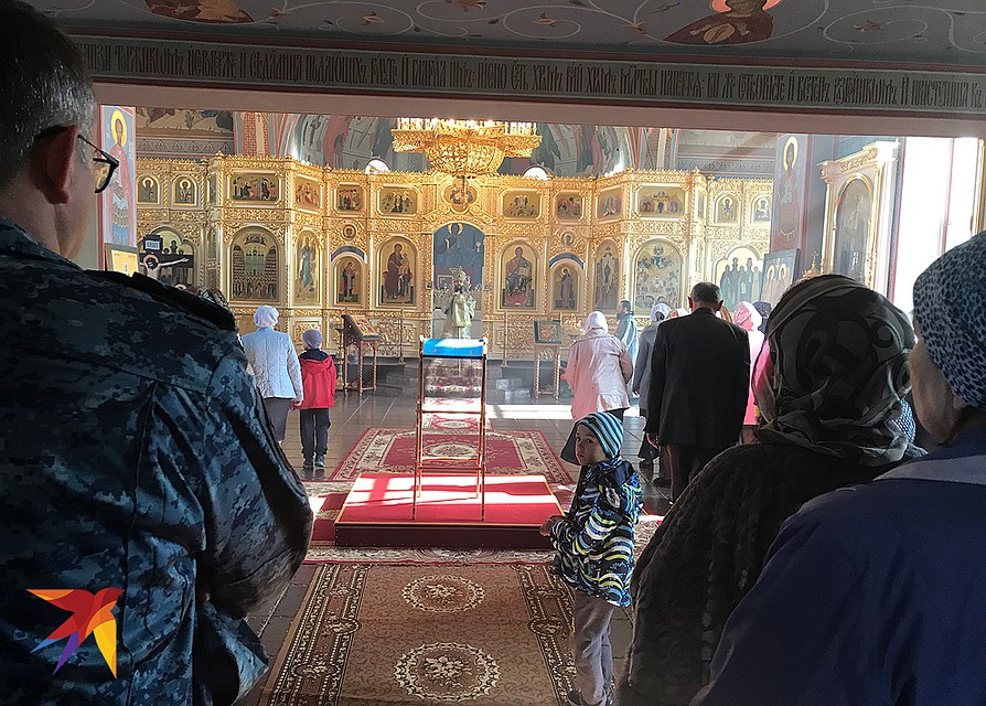 На службе в последнем действующем православном храме в Ингушетии спецкор «КП» насчитал всего два десятка прихожан. В основном старики и их внуки. Русских здесь почти не осталось... Фото: Владимир ВОРСОБИН