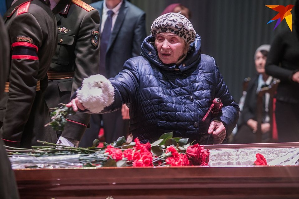 Белорусы пришли проститься с Игорем Лученком. Фото: Павел МАРТИНЧИК