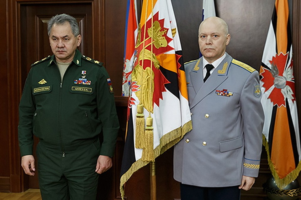 Февраль 2016 года. Министр обороны РФ Сергей Шойгу и генерал-лейтенант Игорь Коробов, назначеный новым начальником Главного разведывательного управления Генштаба ВС РФ. ФОТО - Управление пресс-службы и информации Минобороны РФ/ТАСС