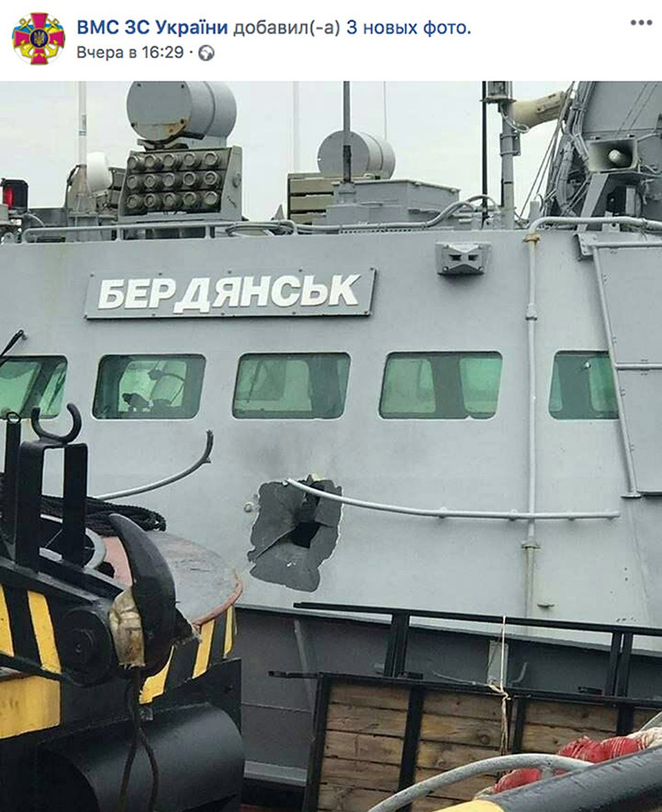 Судя по фотографиям в соцсетях, заряд влетел в рубку спереди, прошив стенку насквозь Фото: Facebook