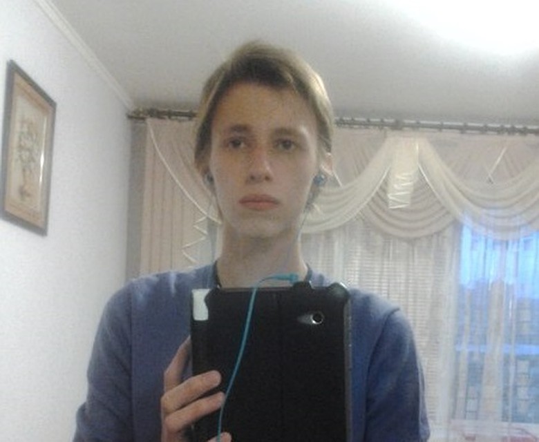 Такие фото Артема сейчас бродят по сети. Среди пользователей ходит слух, что у него была несчастная любовь Фото: соцсети