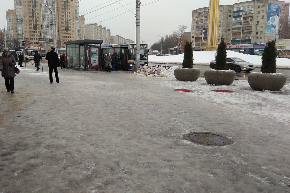 Липчане пожаловались на скользкие тротуары Фото: Юлия КЛЮЕВА