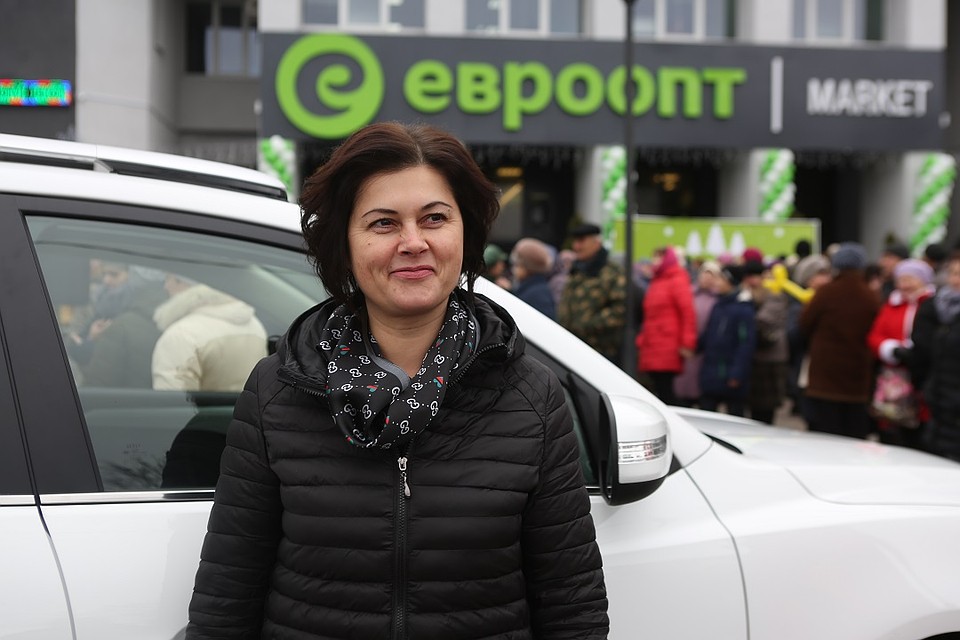 Удачу Жанне Сацкевич принесли покупки, сделанные в Пинске! Но теперь ездить за много километров не придется - супермаркет «Евроопт» открылся в родном городе!
