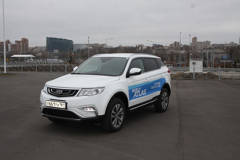 «Комсомолка» провела тест-драйв автомобиля Geely Atlas на Левбердоне Фото: Илья БОГОМОЛОВ