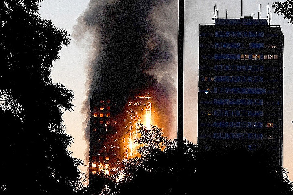 Пожар в высотном здании Grenfell Tower в Лондоне унес 71 жизнь. Фото: REUTERS