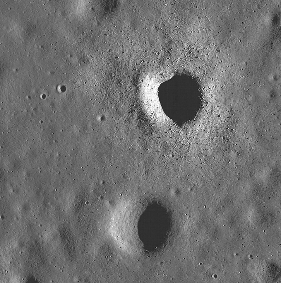Лунные кратеры похожи на земные.