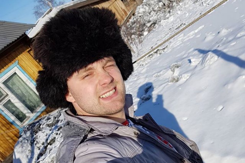 Семен Павличенко в родном Братске, в огороде любимой бабушки. Фото: личный архив Семена Павличенко