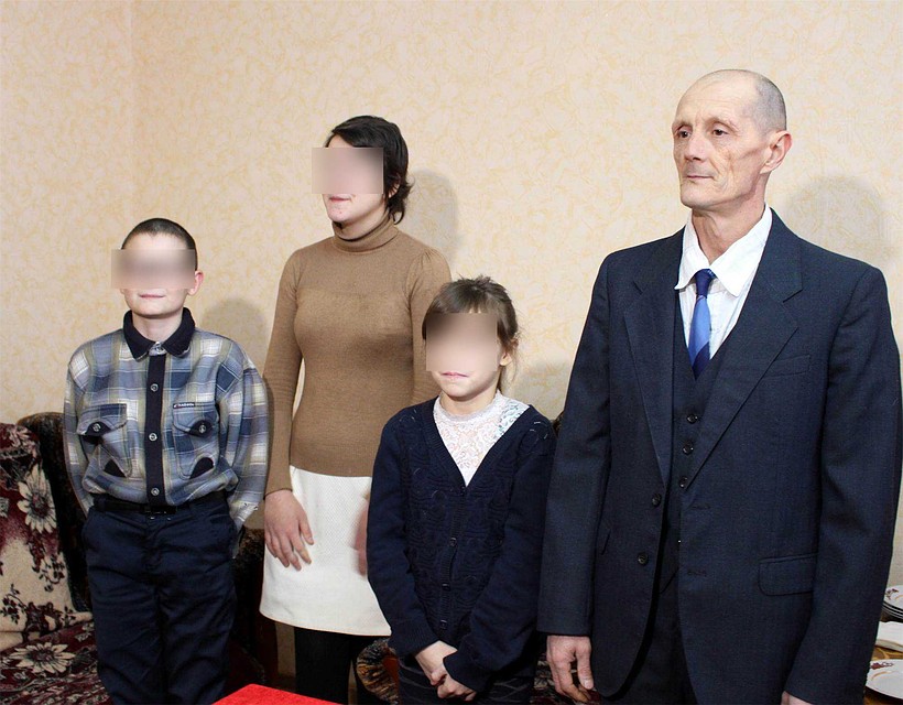 Старшая приемная дочь не приехала на встречу с чиновниками по поводу получения семьей новой квартиры. Фото: morgau.cap.ru