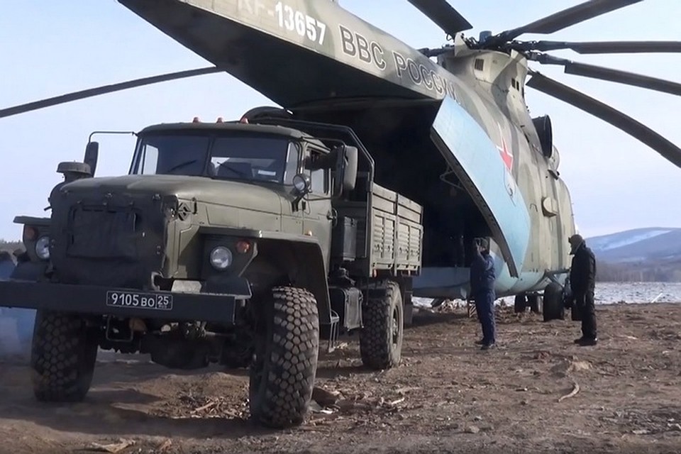 По воздуху на Бурею перебрасывают боеприпасы и технику Фото: Пресс-служба Восточного военного округа Минобороны России