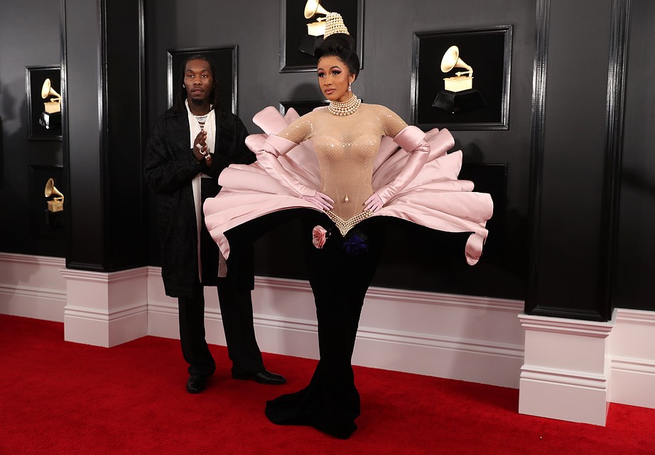 Cardi B появилась на красной дорожке в винтажном платье от Mugler, сшитом еще в 1995. Фото: REUTERS