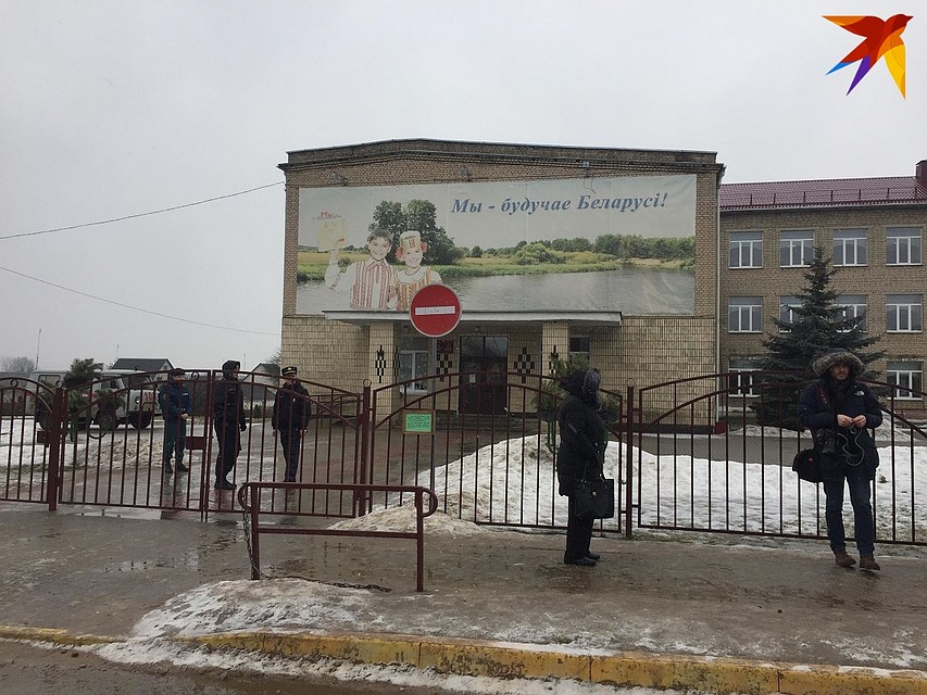 Сегодня в школе было назначено общешкольное собрание. Фото: Микита НЕДАВЕРКОВ