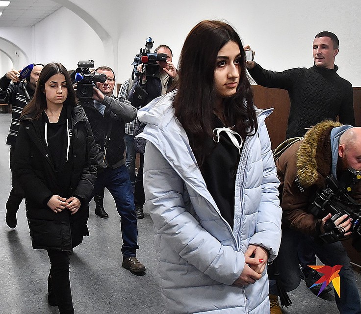 Крестина и Ангелина Хачатурян в суде. Фото: Виктор ГУСЕЙНОВ