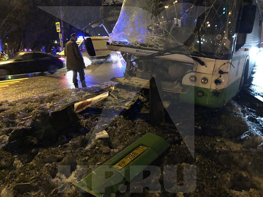Причины ДТП выясняют сотрудники ГИБДД Фото: предоставлено очевидцем