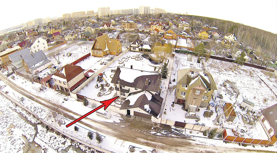 Загородный дом в подмосковном поселке Солнцево оценивается примерно в 26 млн рублей. Фото: Руслан ВОРОНОЙ, Экспресс газета