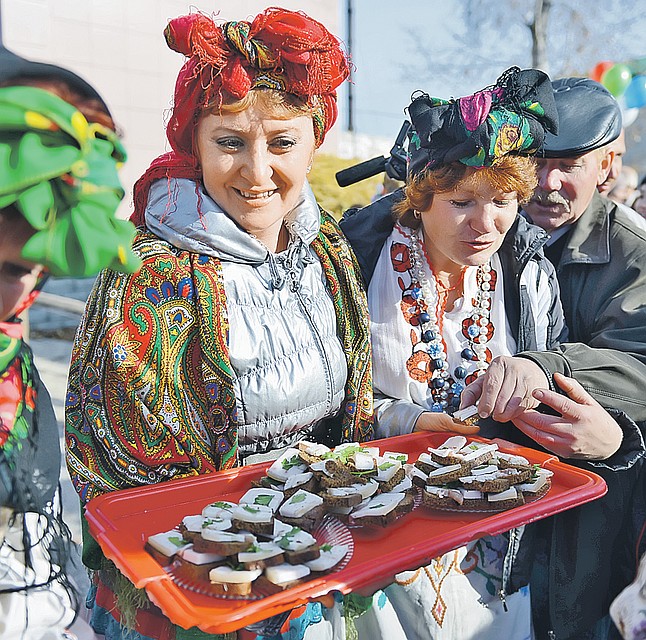 - Сало на морозе вдвойне вкуснее! Фото: Андрей ГРЕБНЕВ
