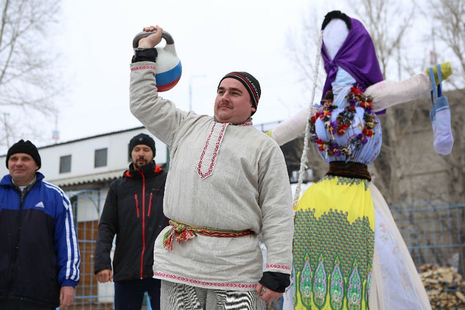 Народные русские забавы Фото: пресс-служба Дирекции Зимней универсиады-2019