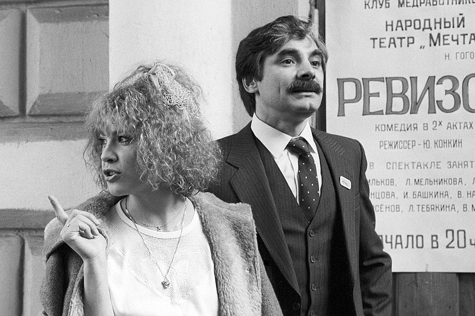 Съемки художественного фильма "Забытая мелодия для флейты", 1986 год. Актриса Татьяна Догилева (Лида), актер Александр Панкратов-Черный (Саша, актер) во время съемок. Фото Валентин Мастюков/Фотохроника ТАСС