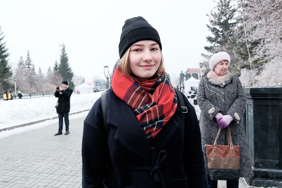 Алина пришла на праздник с подругами. Фото: Даба ДАБАЕВ