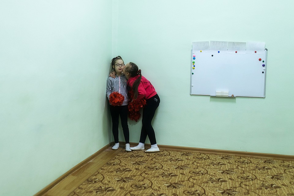 Варя и Марьяна знакомы почти с рождения, они буквально влюблены друг в друга Фото: Анар МОВСУМОВ