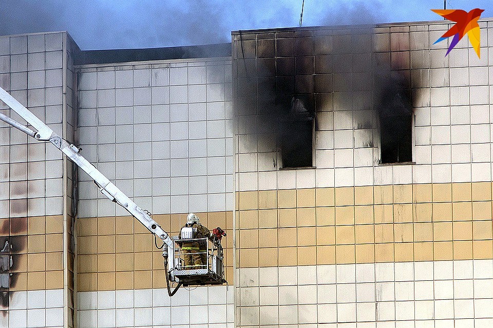 В «Зимней вишне» погибли 60 человек, в том числе 37 детей Фото: Кирилл ЧАЩИН