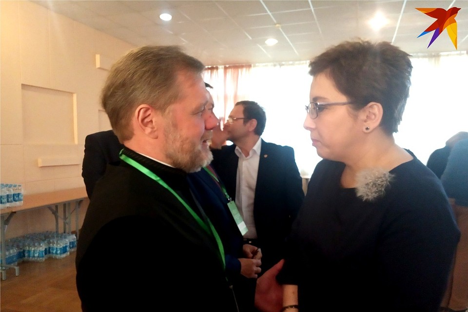 Анна Федермессер и директор тверского хосписа "Анастасия" протоиерей Александр Шабанов. Фото: Виктория ТУШКОВА